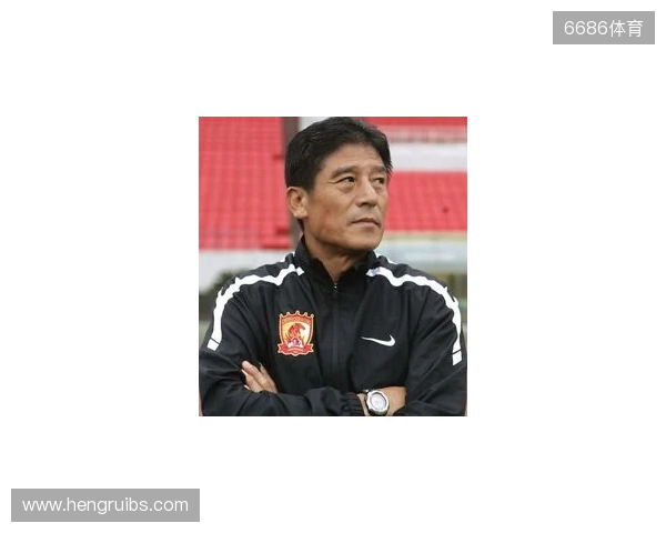 渝媒：李章洙在重庆被球迷请吃火锅，他直接吃的红锅微辣